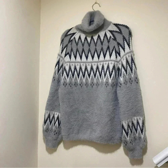 Grey White  Argyle Print Turtle Neck long sleeve Sweater Pink Lily Brand NWOT - Picture 12 of 16